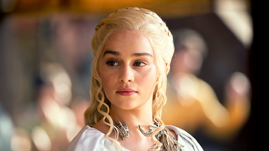 emilia-clarke-incarne-daenerys-targaryen-dans-game-of-thrones-photo-hbo-1553199730.jpg